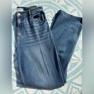 Hollister - Curvy Ultra High-rise Dad Jean